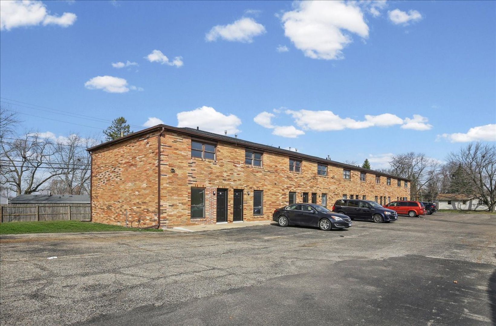 Bloomington Apartment: 2010 East Empire St