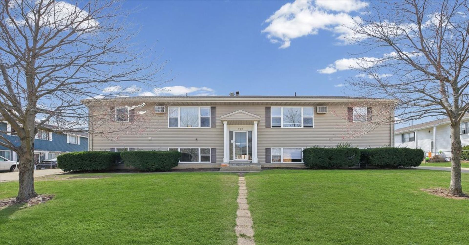 Bloomington Apartment: 321 Riley