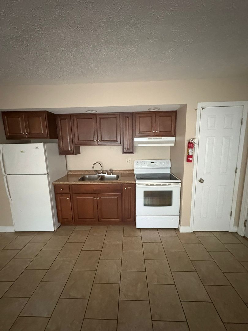 Bloomington Apartment: 321 Riley