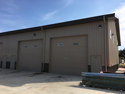 Large Shop with Office Space – photo 1
