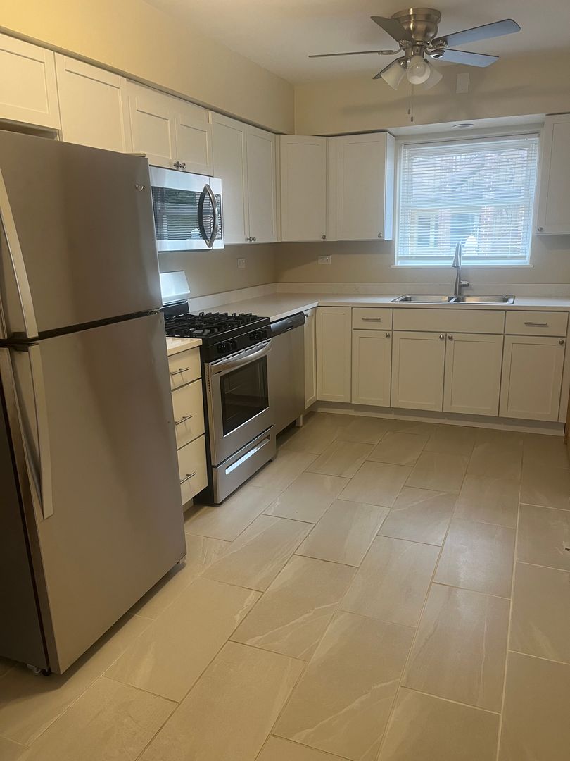 Park Ridge Apartment: 1710-16 Touhy Ave