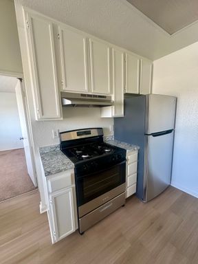 2 Bed 1 Bath Available Soon! Great Location! HALF OFF FIRST MONTH'S RENT OAC!! – photo 1