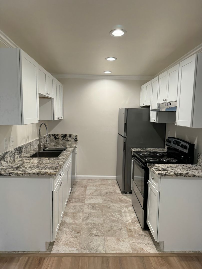 San Diego Apartment: 3205 Midway Drive