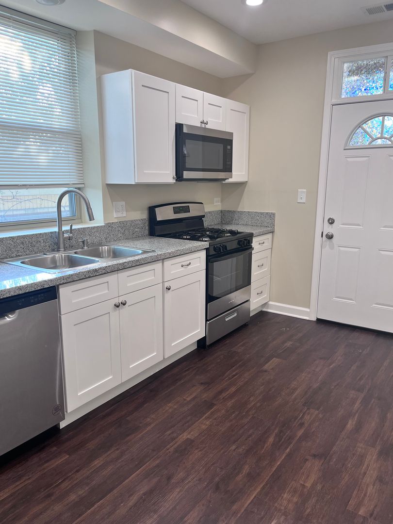 Park Ridge Apartment: 7-11 S. Chester Ave