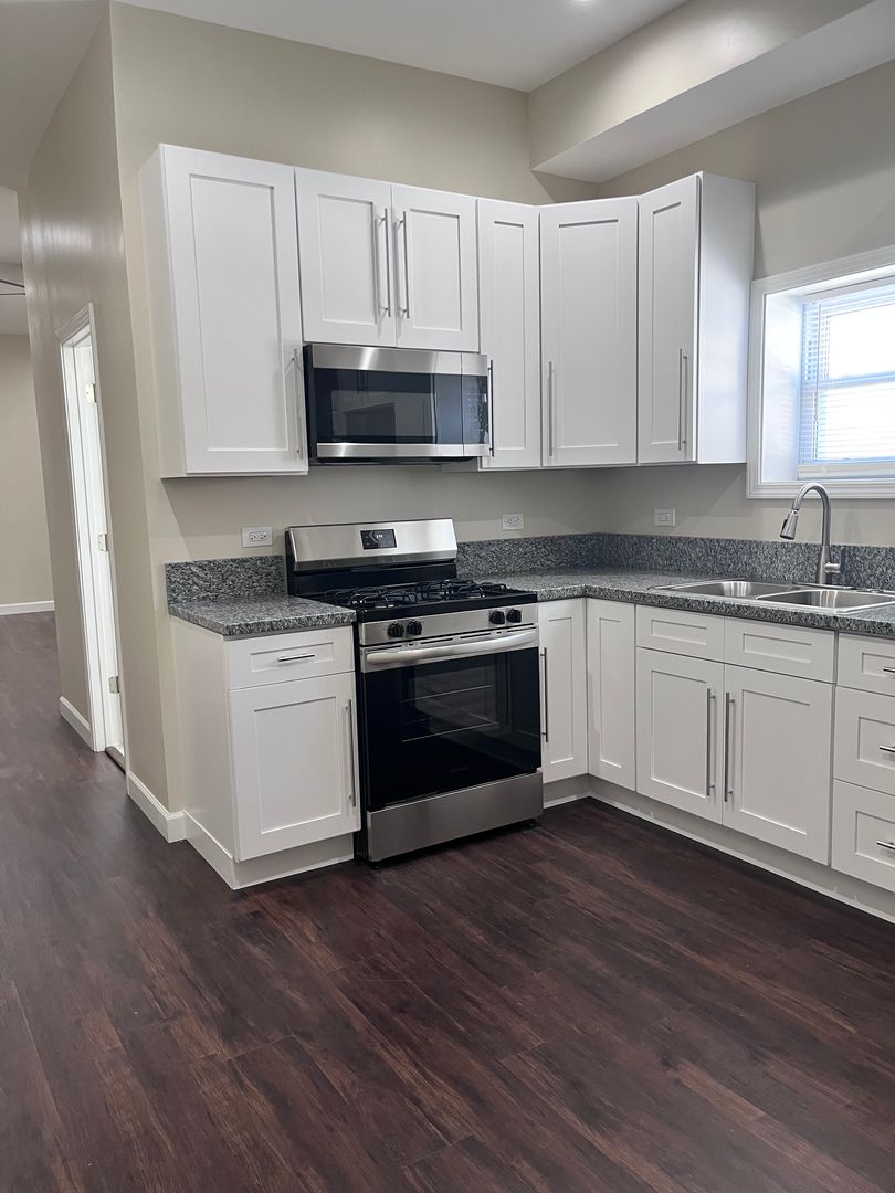 Chicago Apartment: 5026-32 W. Madison St
