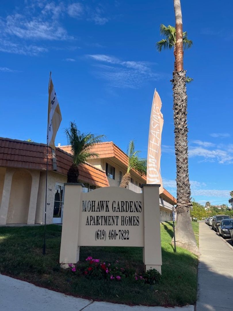 La Mesa Apartment: 7482 Mohawk Street