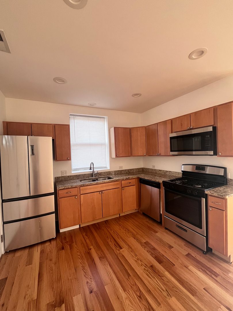 Park Ridge Apartment: 7-11 S. Chester Ave