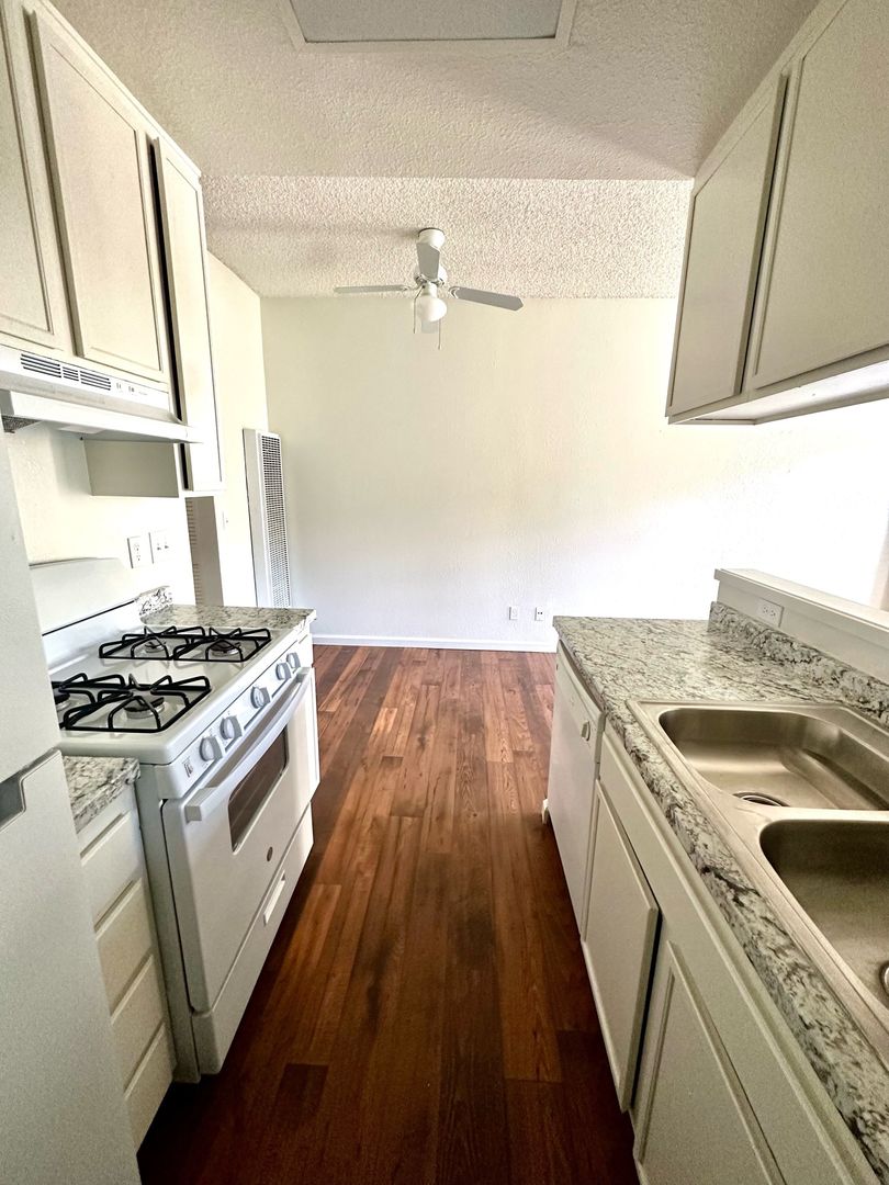 San Diego Apartment: 3175 Cauby St.