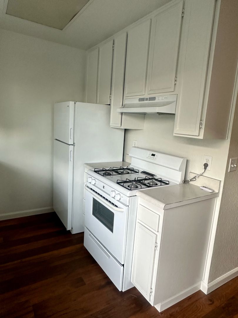 San Diego Apartment: 3175 Cauby St.