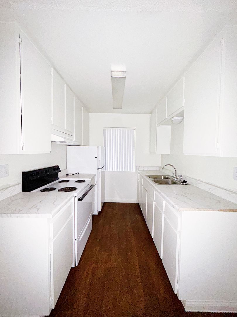 La Mesa Apartment: 7482 Mohawk Street