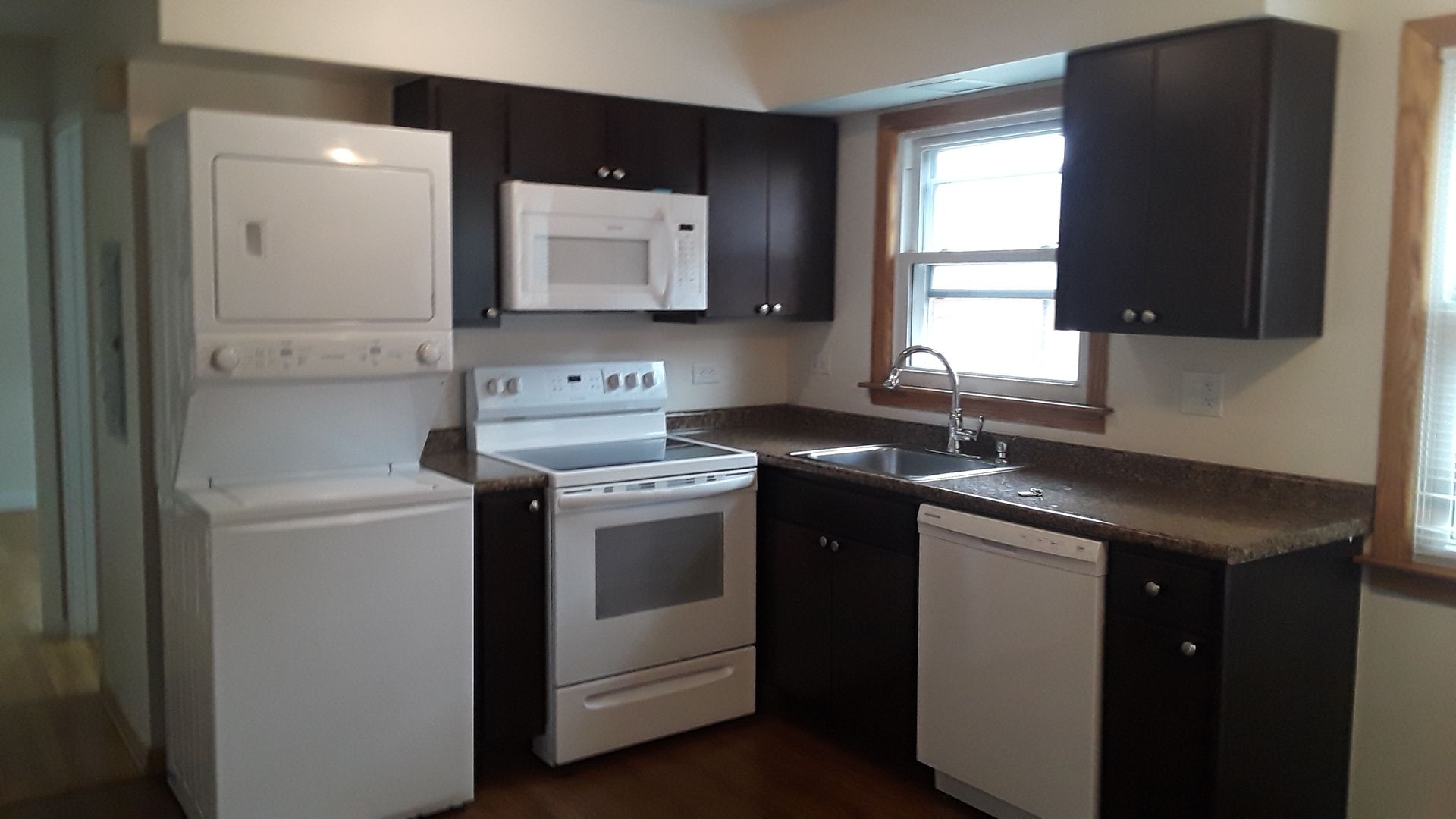 Rosemont Apartment: 9456 Maple Dr