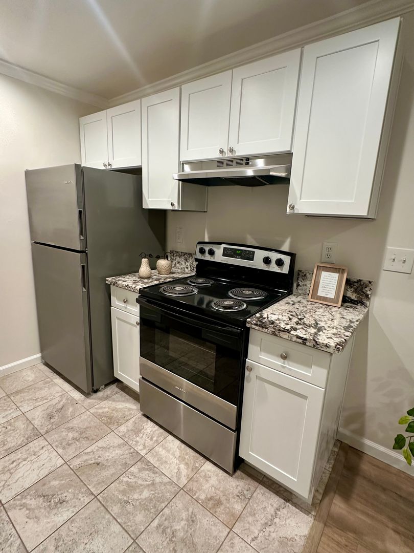 San Diego Apartment: 3205 Midway Drive