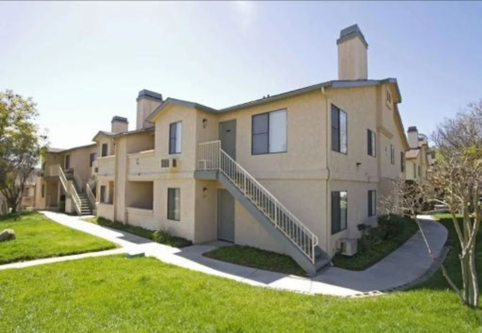 Fallbrook Apartment: 744 W Fallbrook St