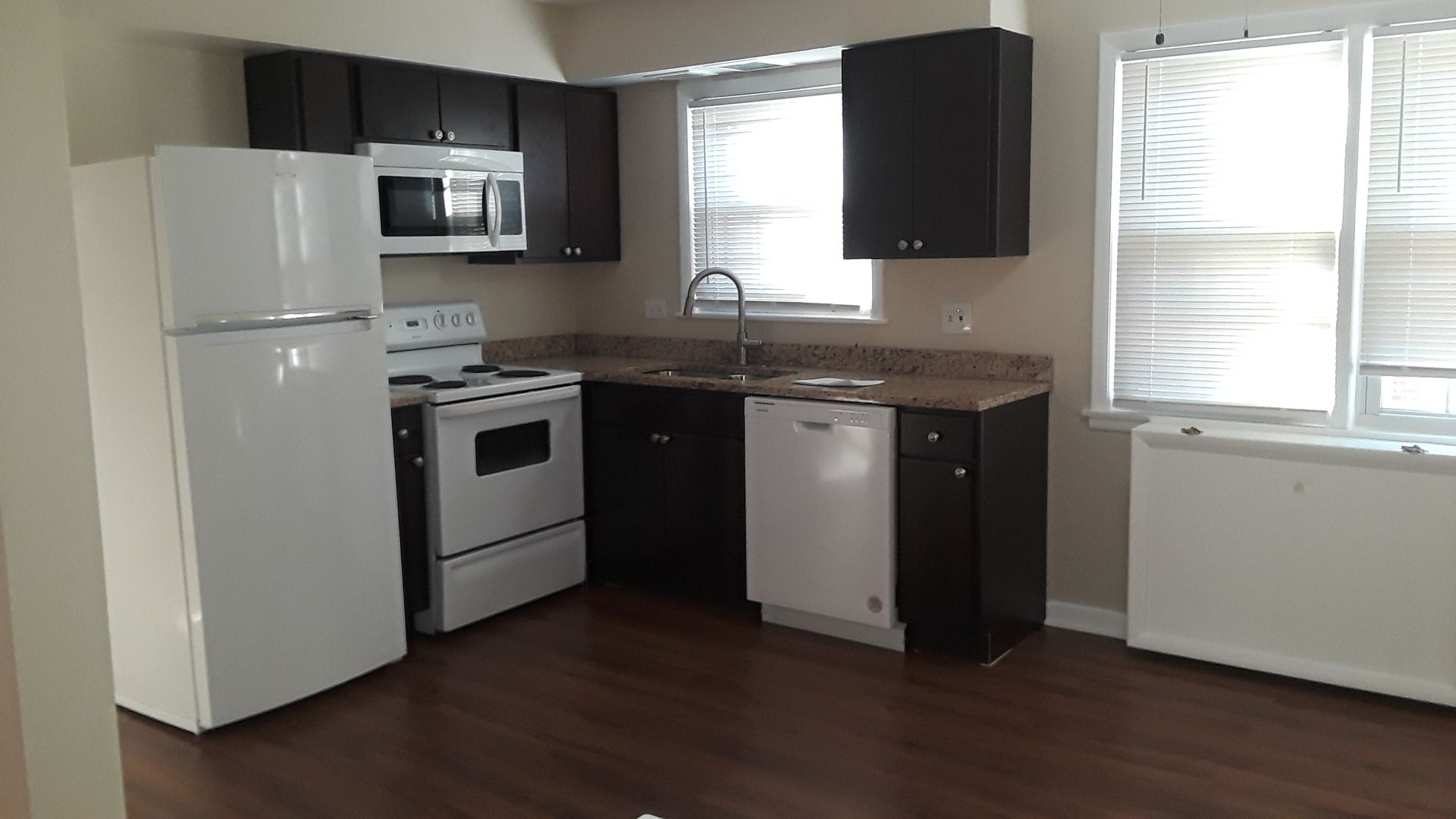 Rosemont Apartment: 9460 Maple Dr