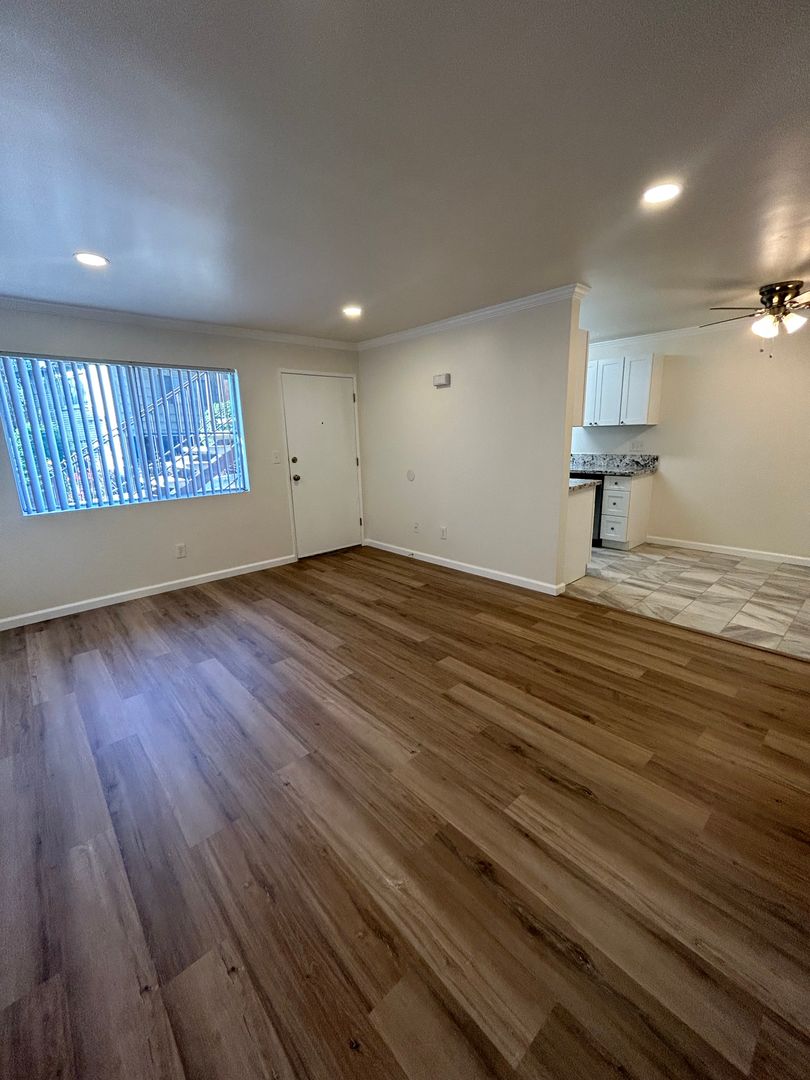 La Mesa Apartment: 7482 Mohawk Street