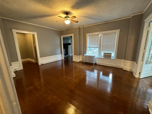 Modern 1B/1B Apartment with Secure Parking in Prime Memphis Location – photo 1
