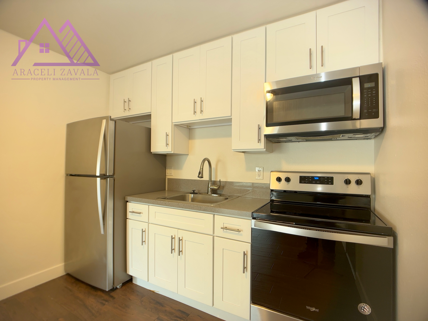 Oceanside Apartment: 1973 Apple St.