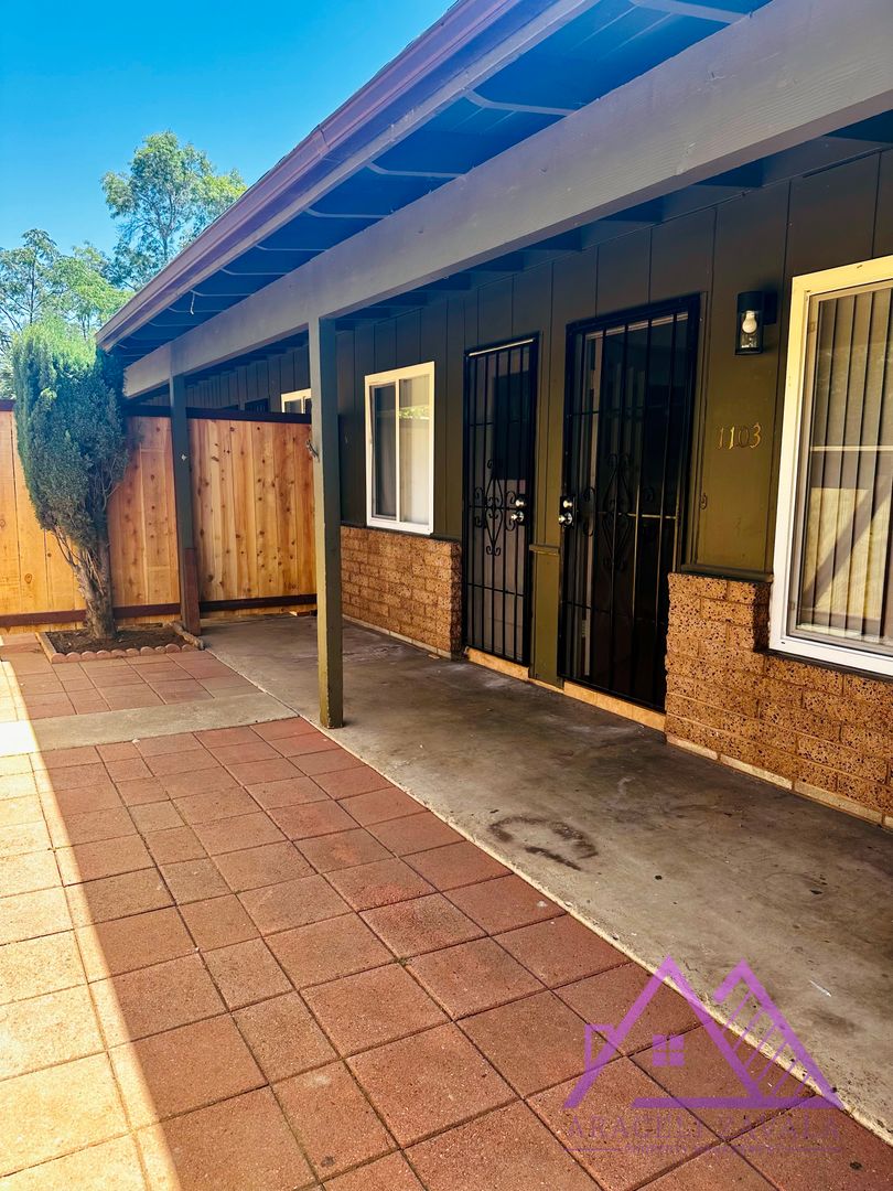 Escondido Apartment: 1101-1107 Chestnut Street