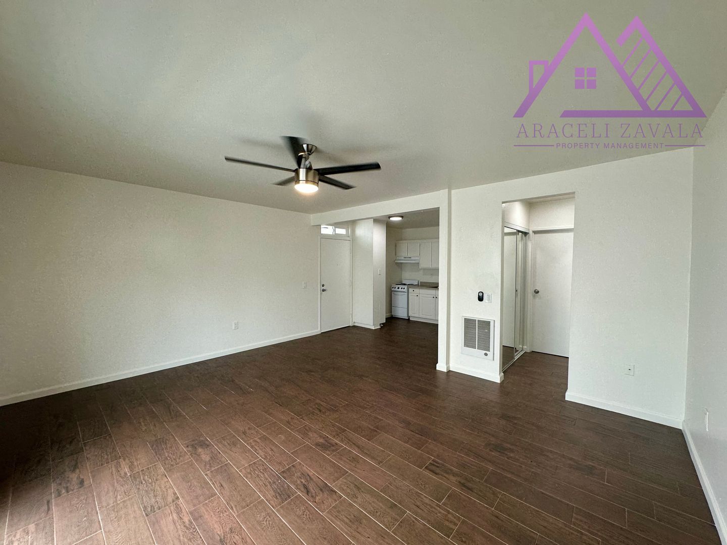 Oceanside Apartment: 1973 Apple St.