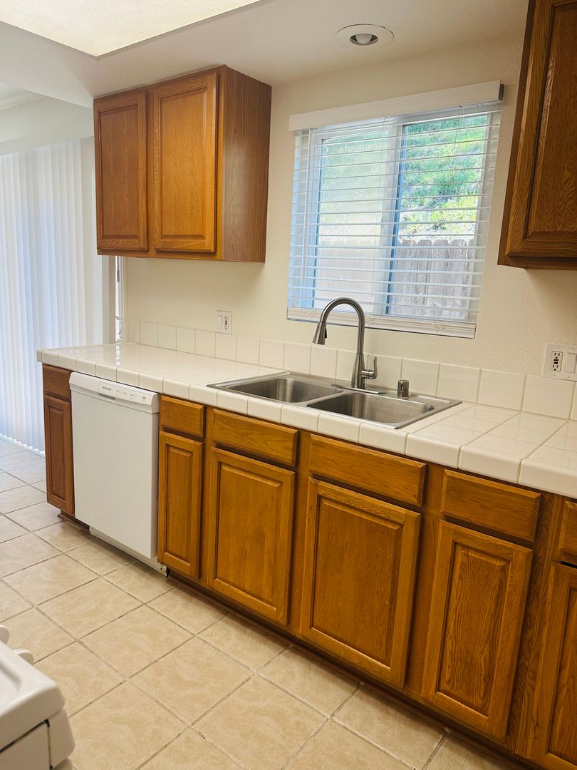 Oceanside Apartment: 2150-2156 Via Robles