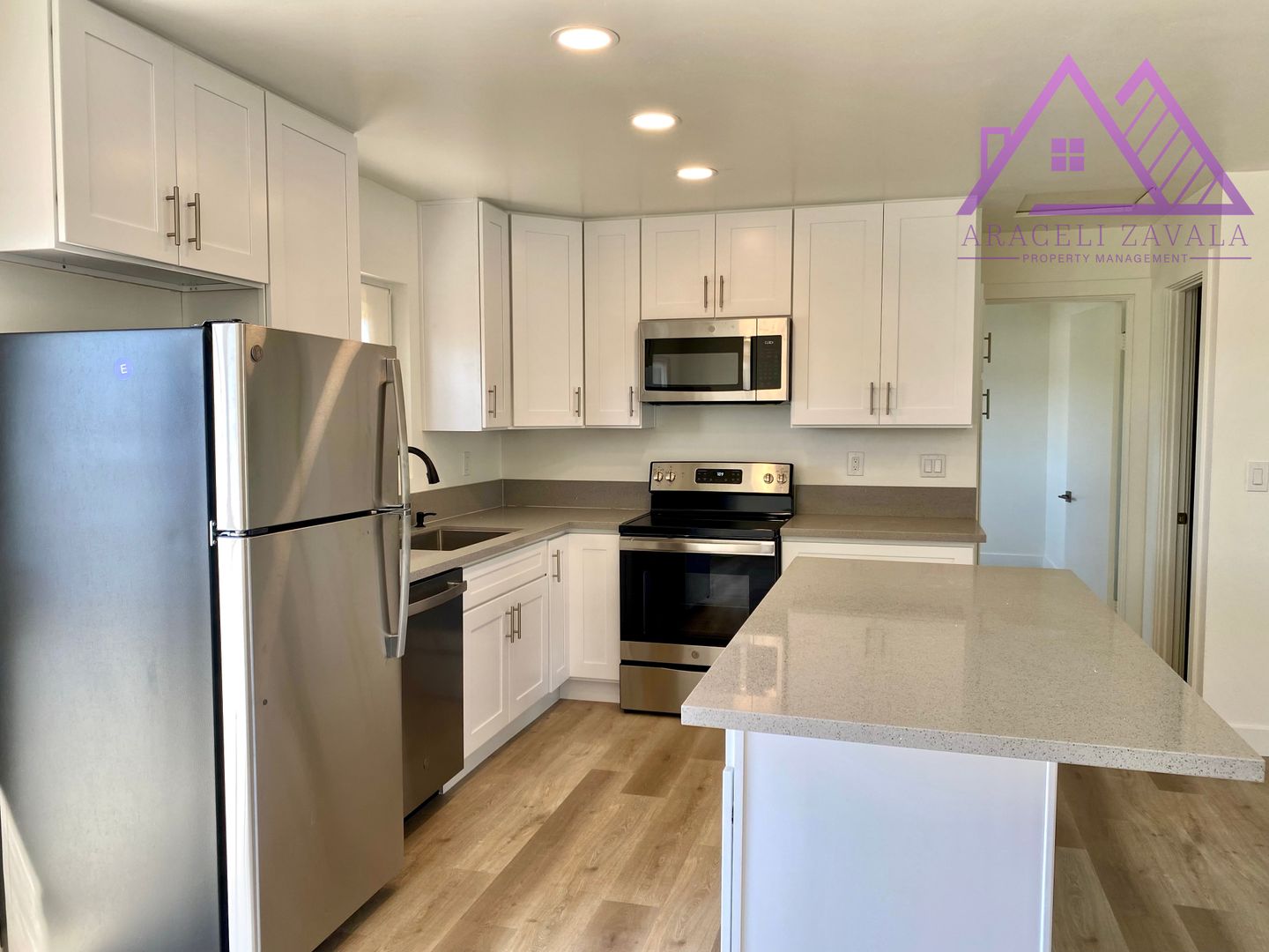 Vista Apartment: 1037-1051 Meadow lake Drive