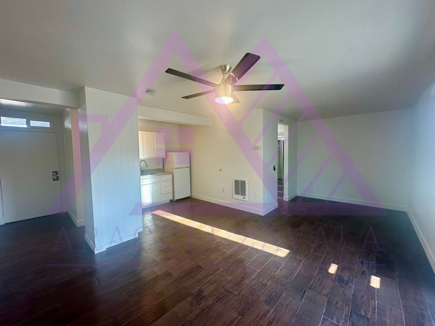 Oceanside Apartment: 1973 Apple St.