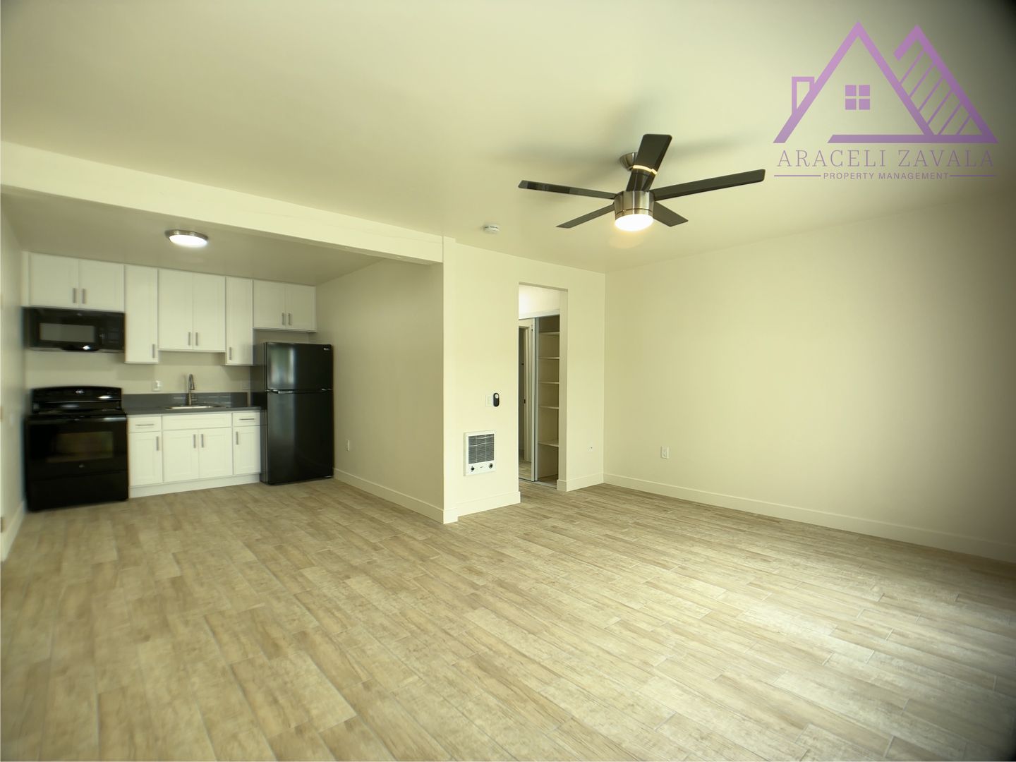 Oceanside Apartment: 1973 Apple St.