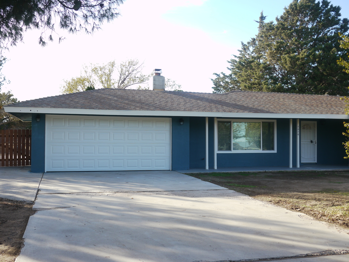 Hesperia House: 7676 Hemlock Ave