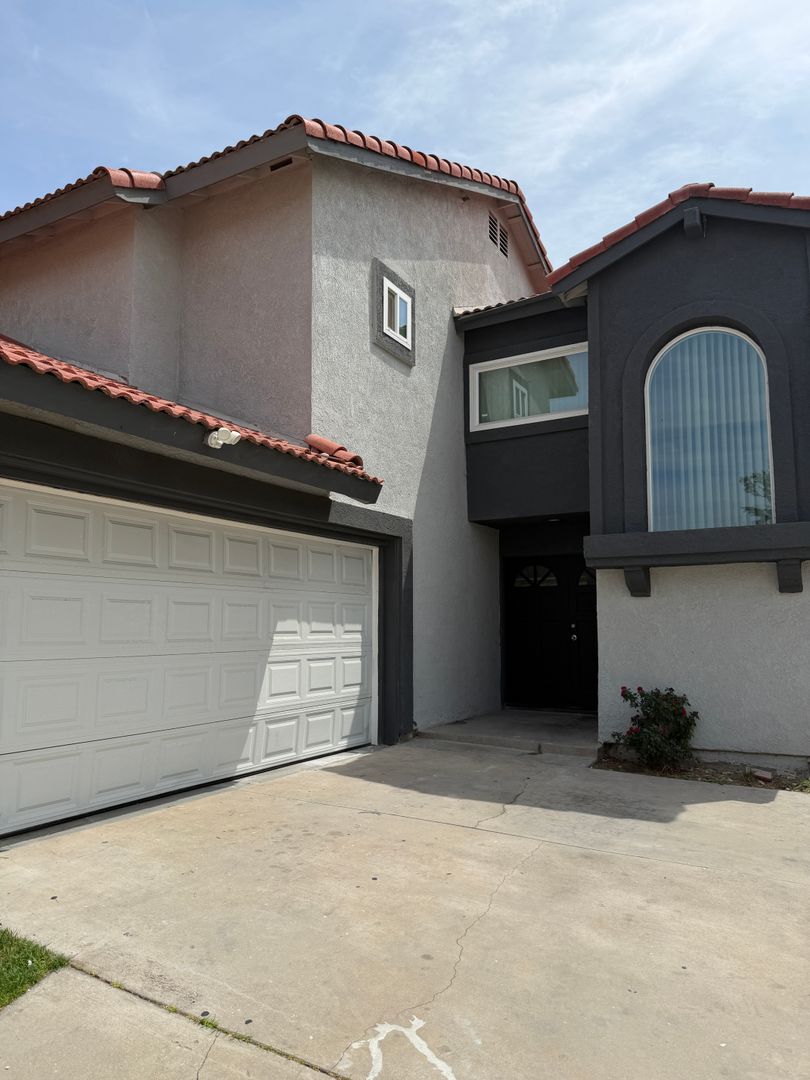 San Bernardino House: 1595 Sycamore Ln