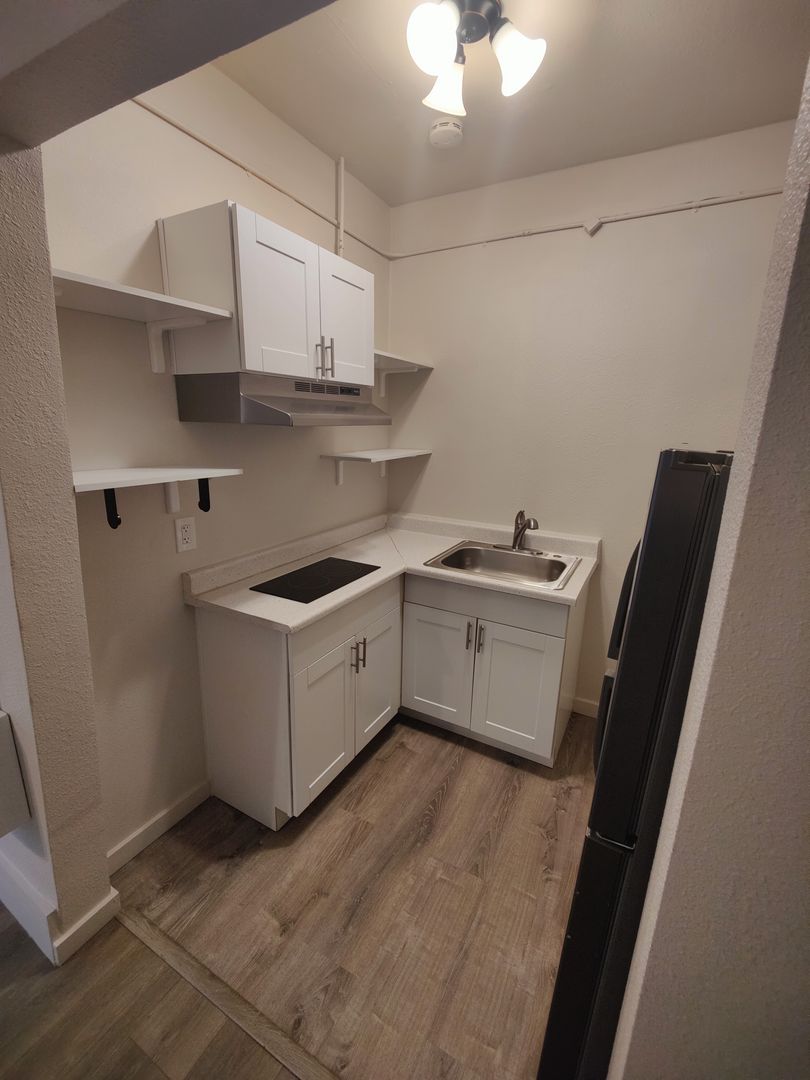 Seattle Apartment: 1723 Summit Ave