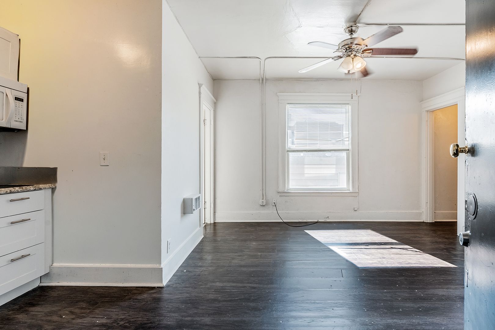 Seattle Apartment: 1723 Summit Ave