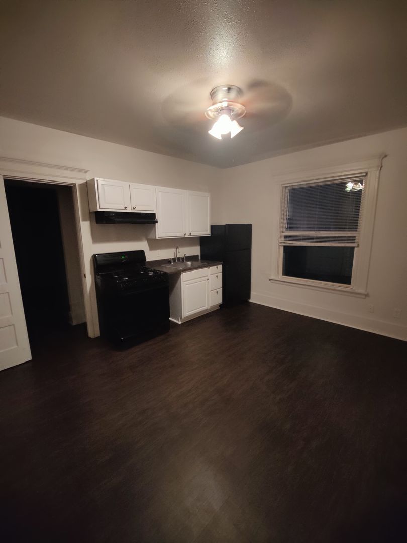Seattle Apartment: 1723 Summit Ave