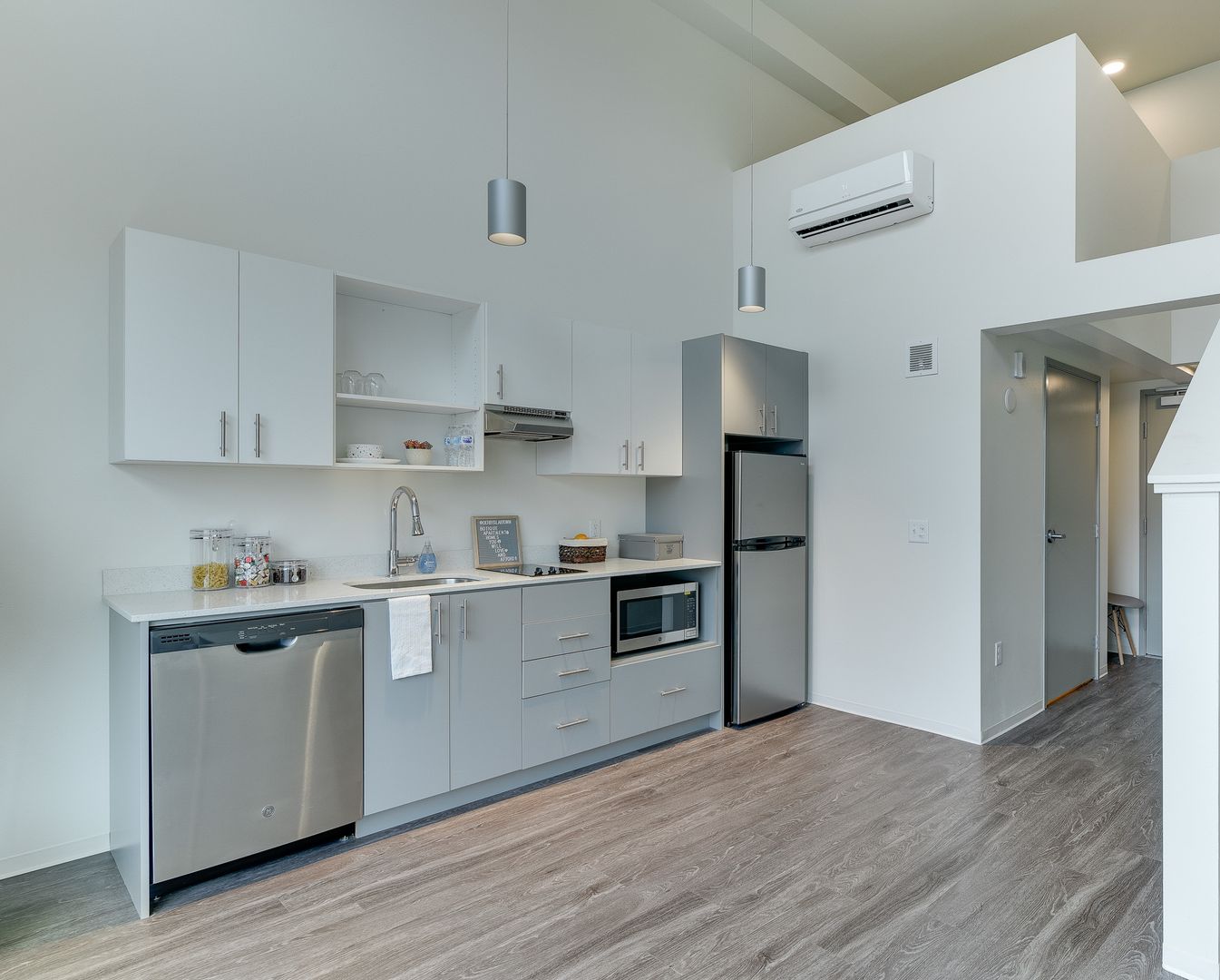 Portland Apartment: 1075 NW 16th Ave