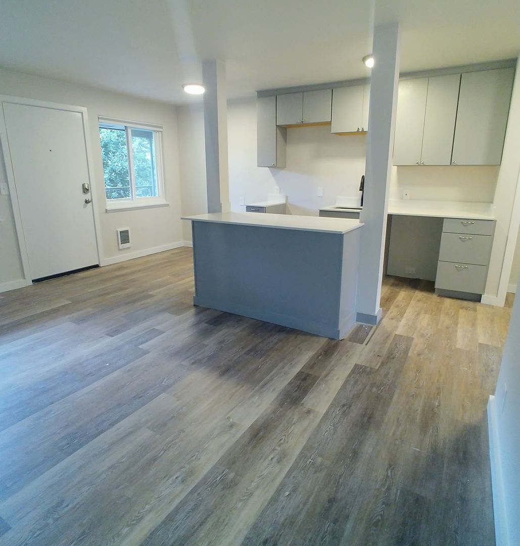 Seattle Apartment: 1106 16th Ave