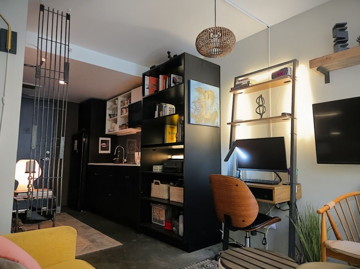 Seattle Apartment: 1103 Summit Ave