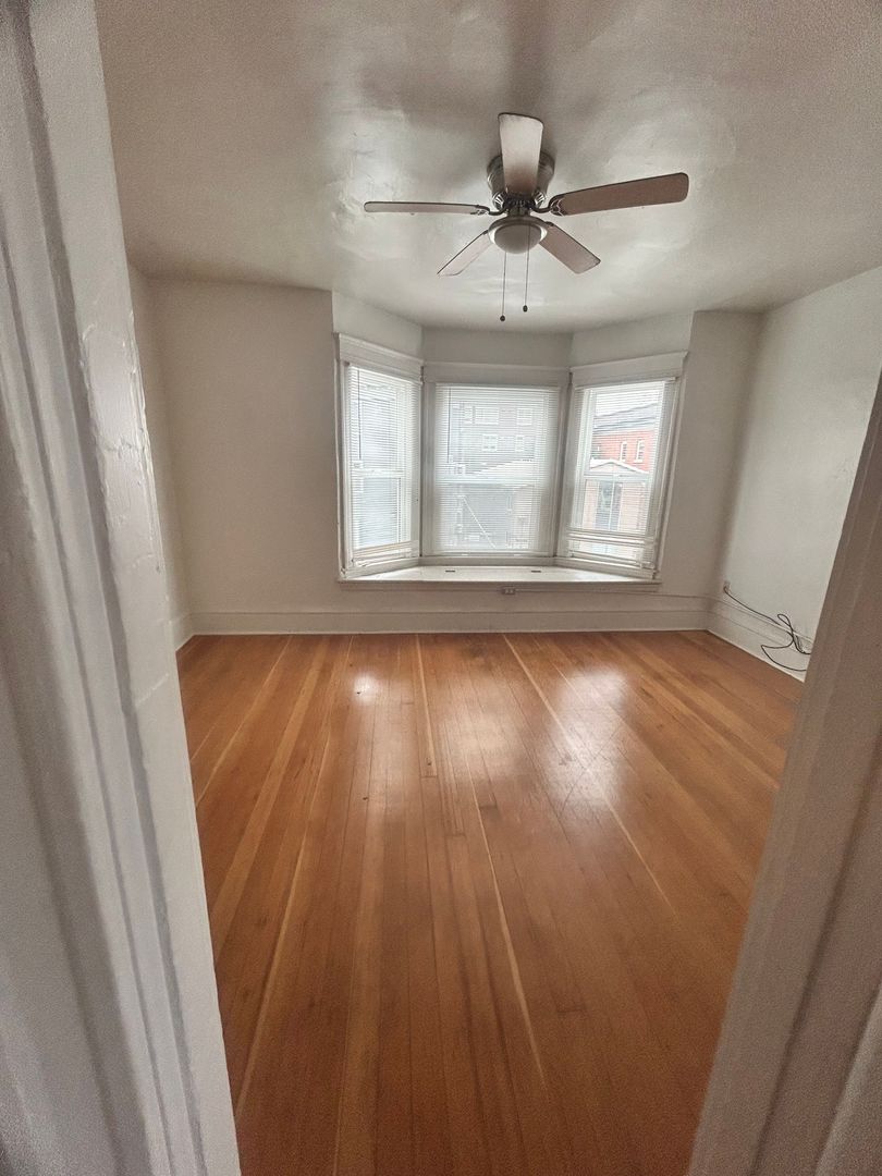 Seattle Apartment: 1723 Summit Ave