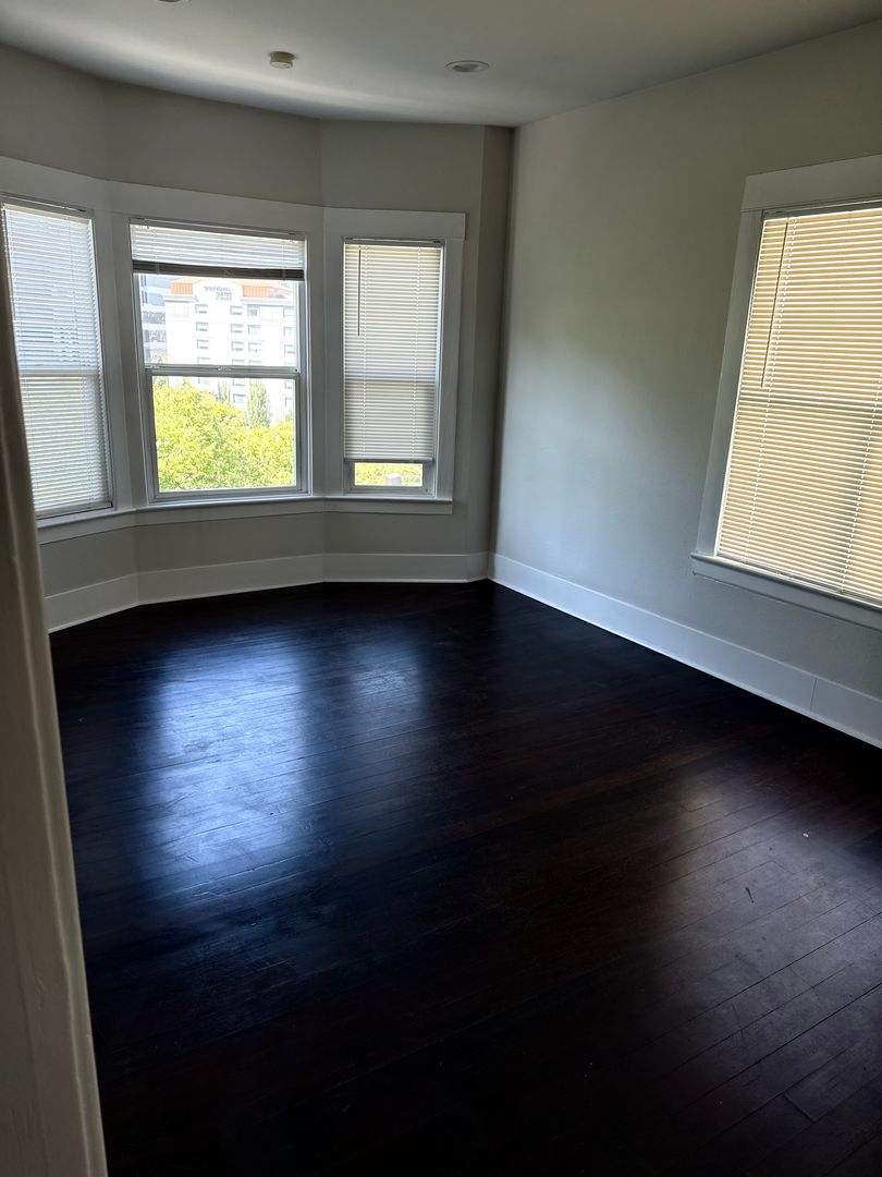 Seattle Apartment: 304 E Olive Place