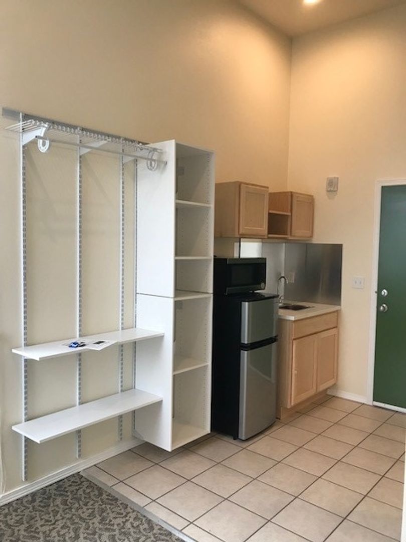 Seattle Apartment: 5611 17th Ave NW