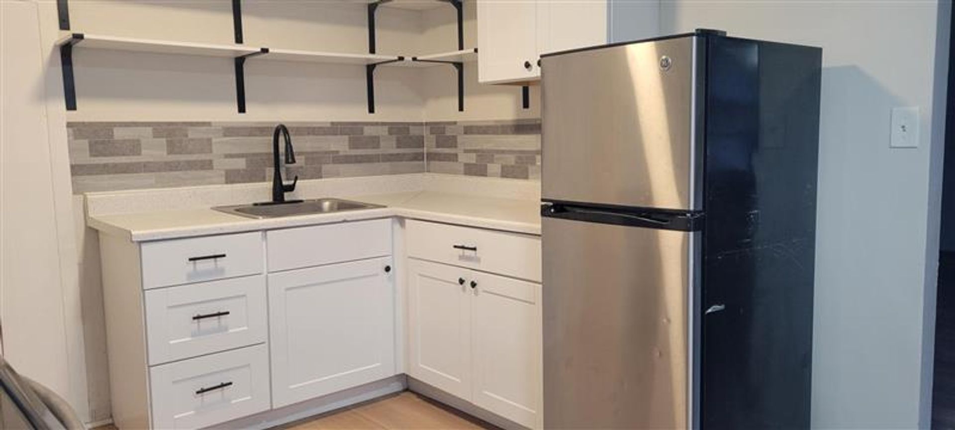 Seattle Apartment: 4134 11th Ave NE