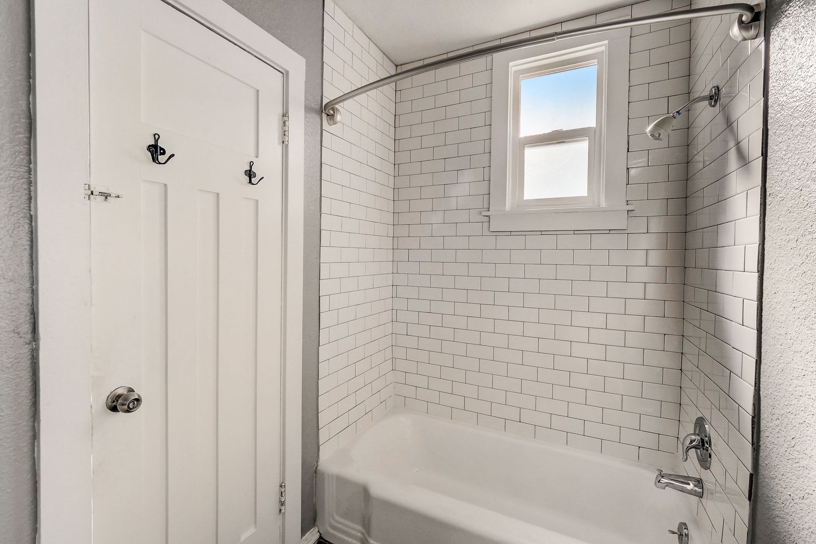 Seattle Apartment: 114 24th Ave E