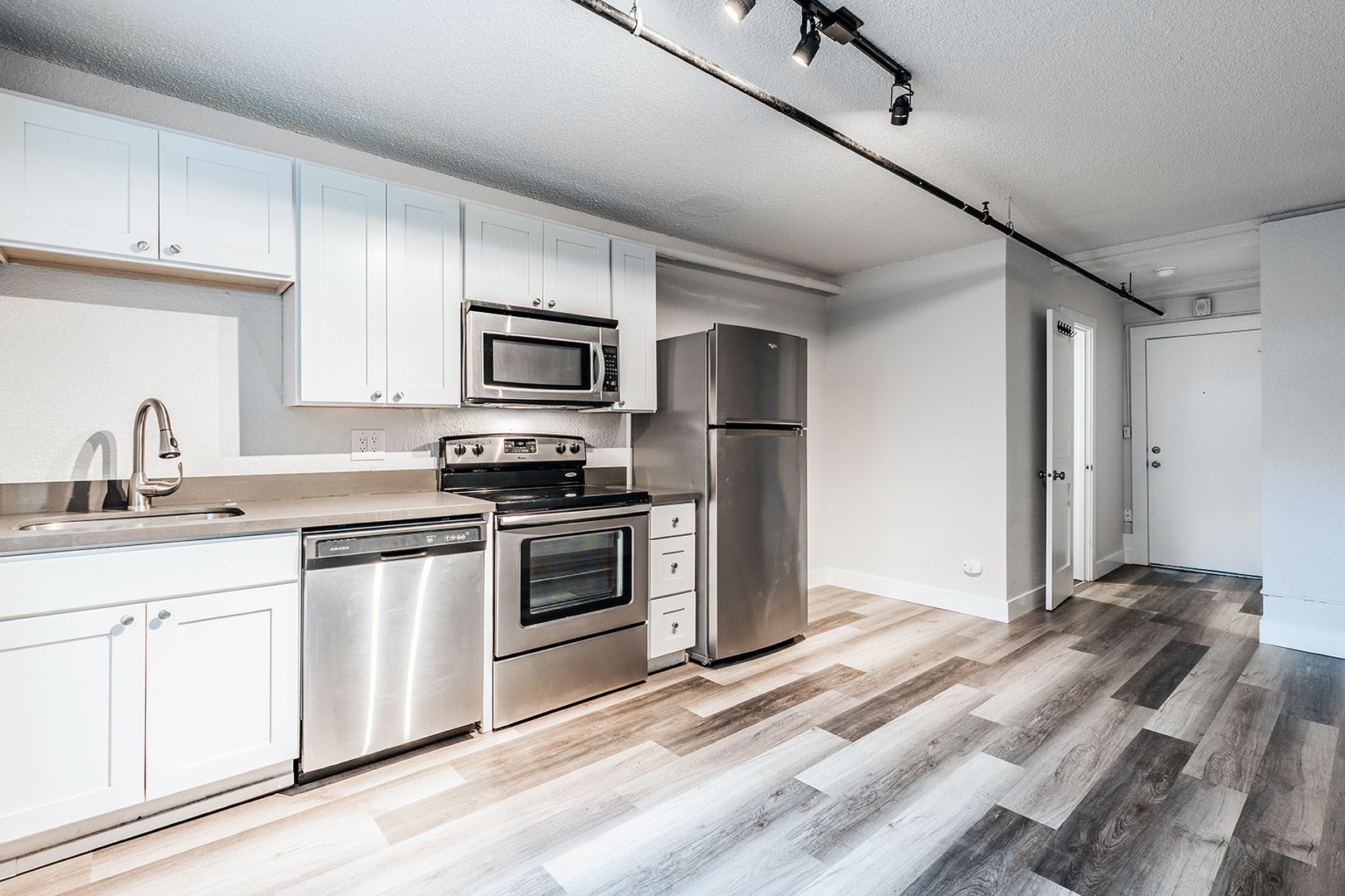 Seattle Apartment: 114 24th Ave E
