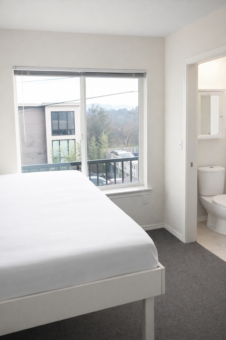 Seattle Apartment: 216 23rd Ave E