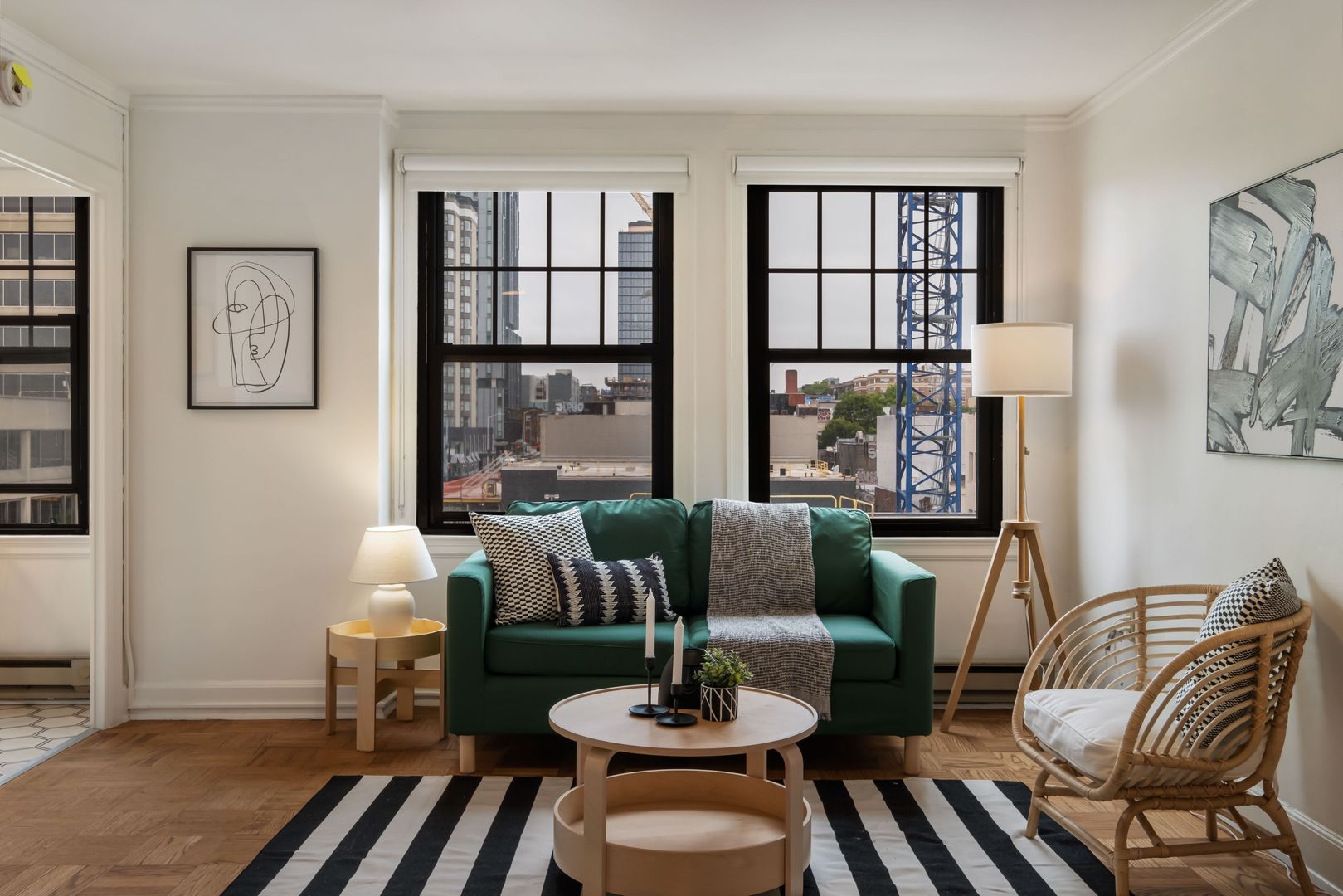 Seattle Apartment: 1305 NE 43rd St
