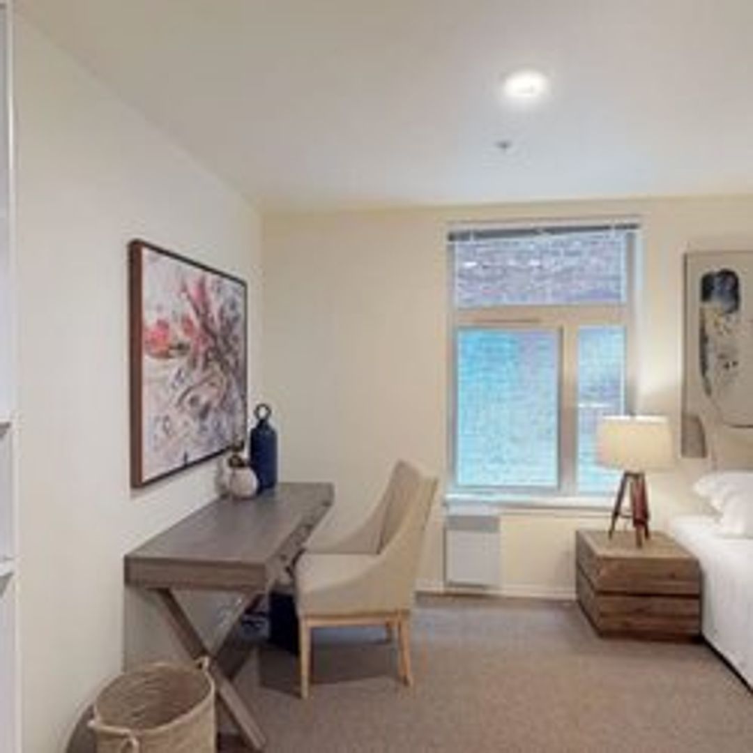 Seattle Apartment: 1728 Summit Ave