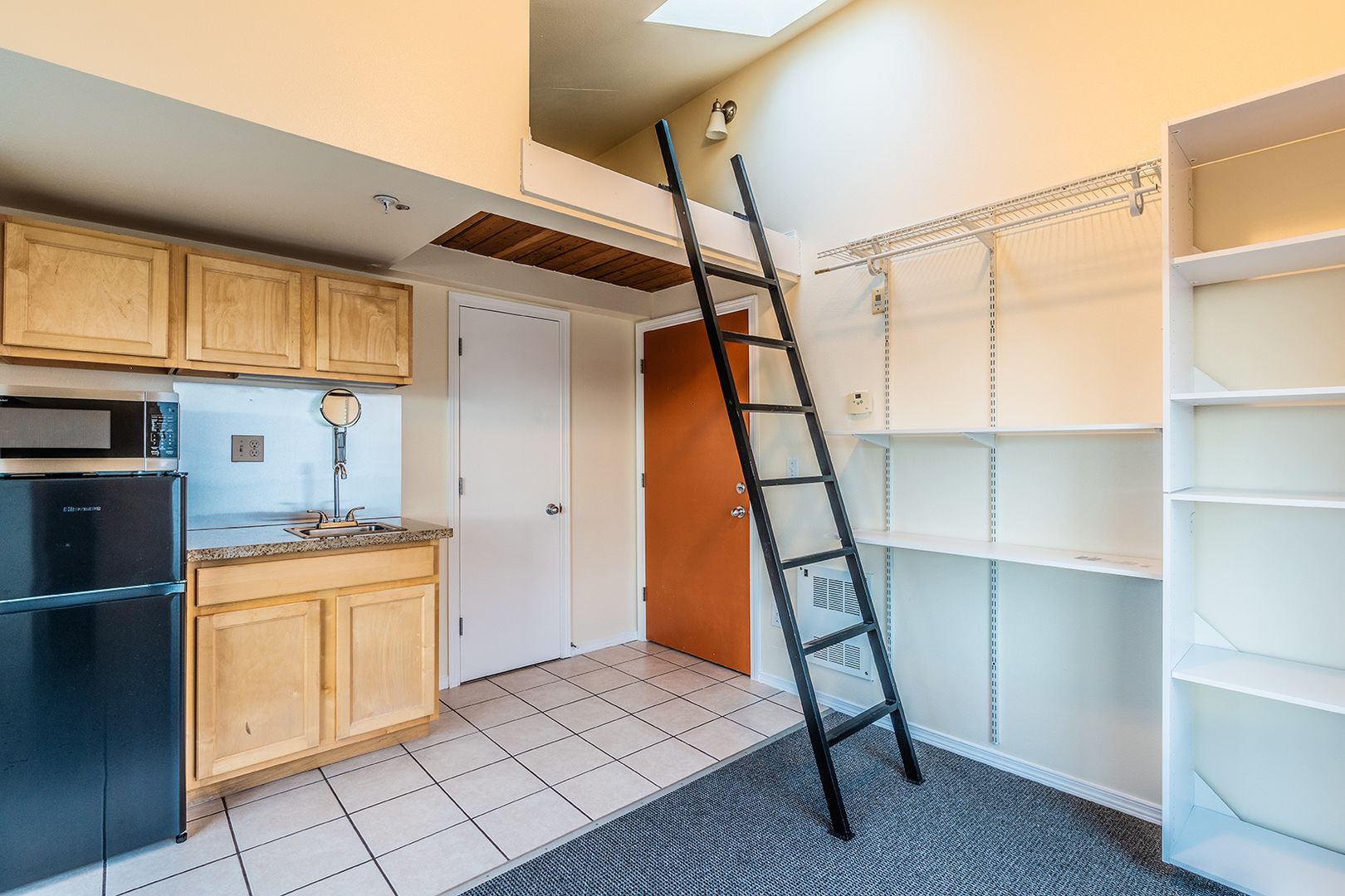 Seattle Apartment: 310 17th Ave S