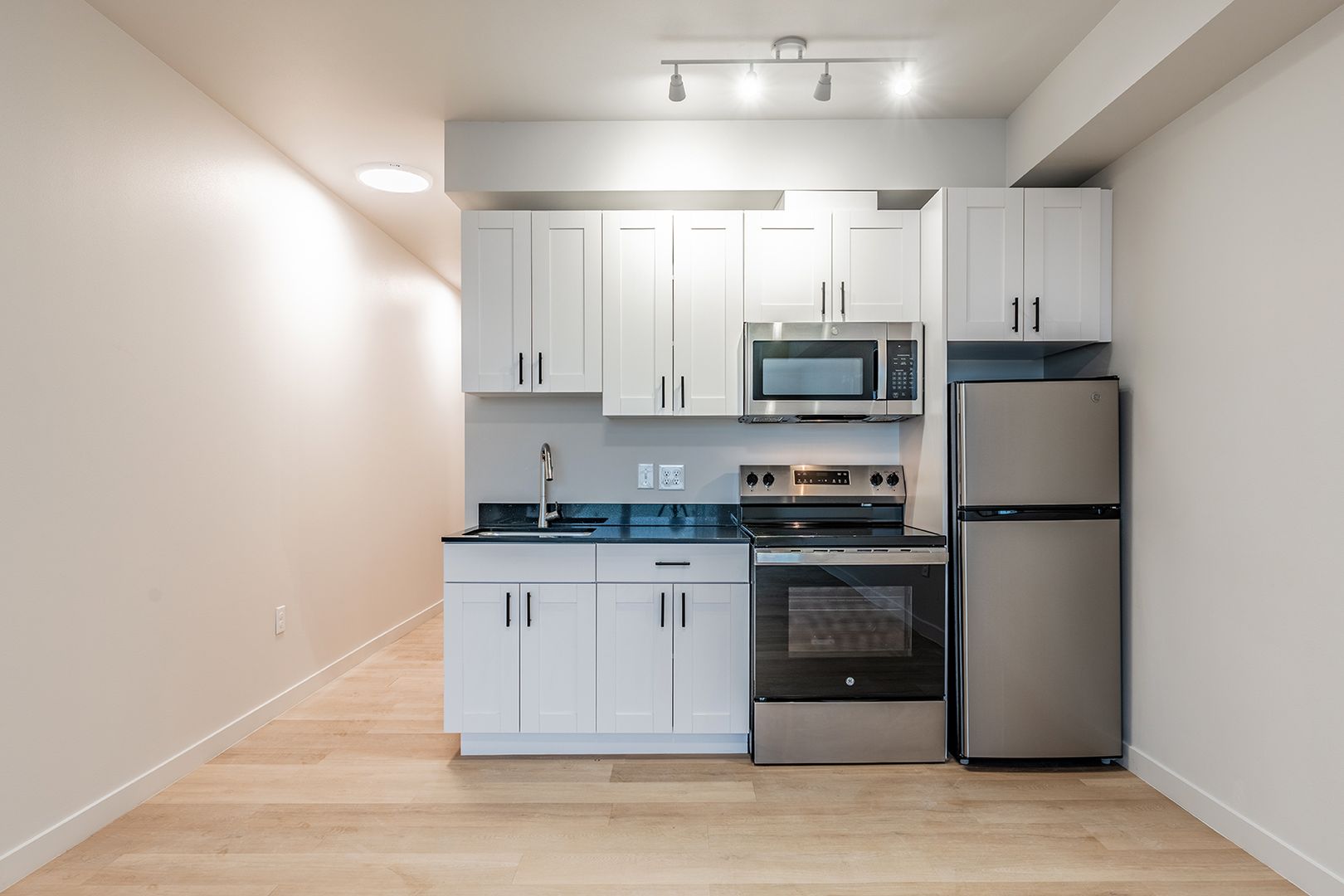 Tacoma Apartment: 201 E 25th St