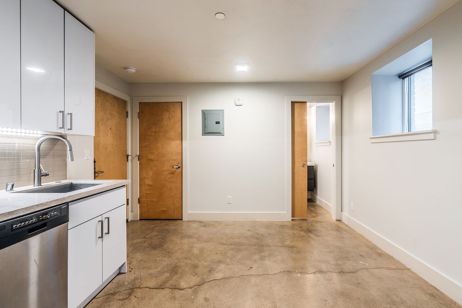 Seattle Apartment: 423 Terry Ave