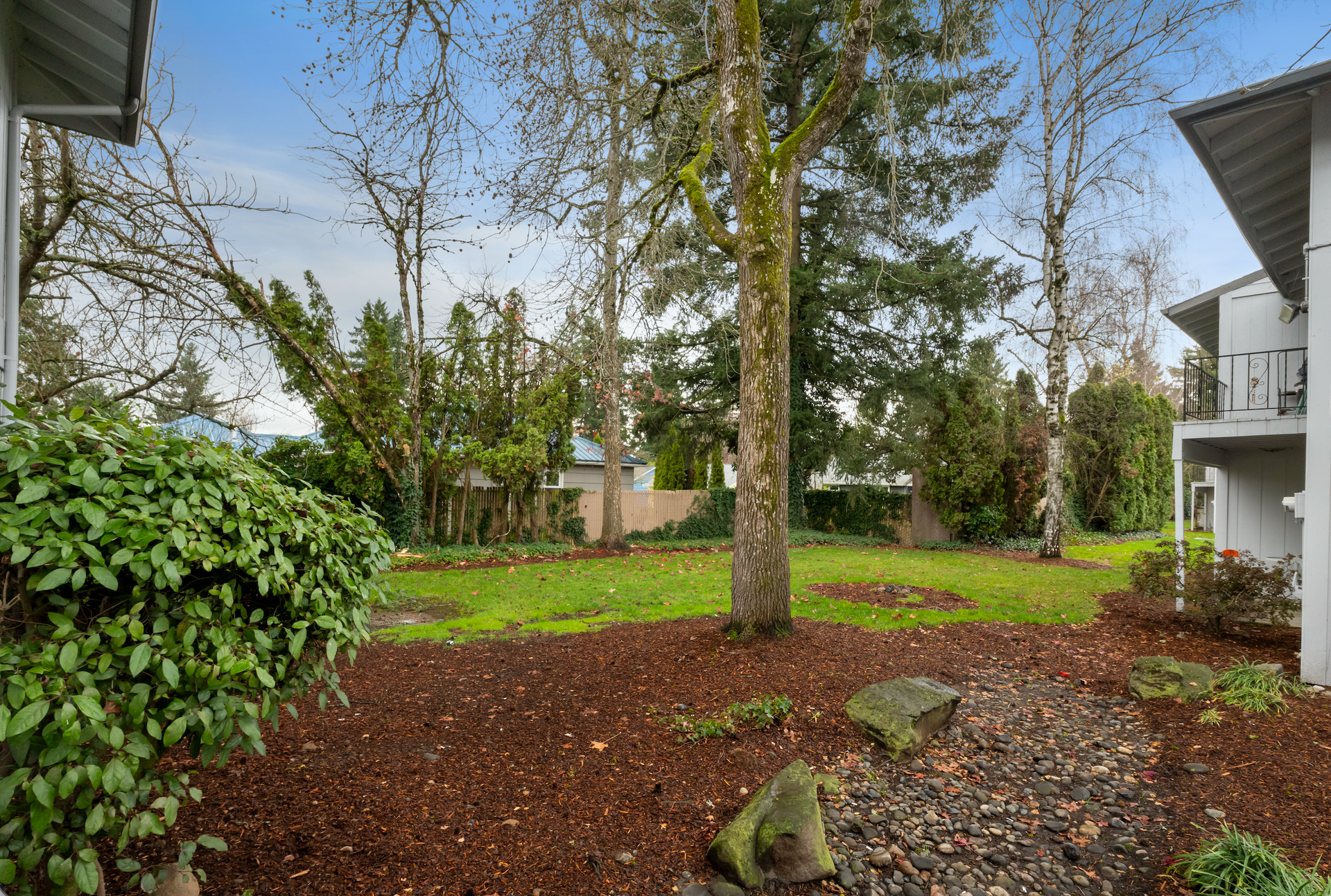 Portland Apartment: 863 NE 122nd Ave