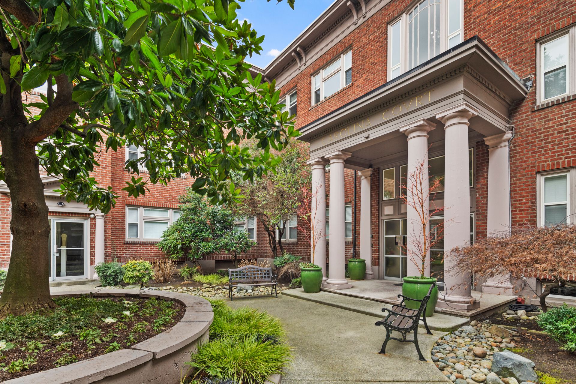 Seattle Apartment: 527 Eastlake Ave E
