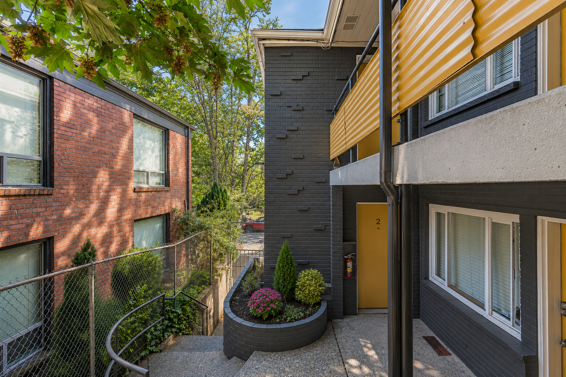 Seattle Apartment: 1106 16th Ave